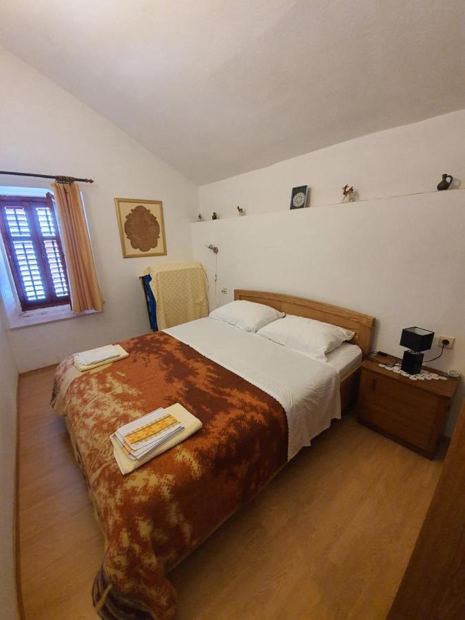 Apartment And Rooms Lucica Komiža Exterior foto